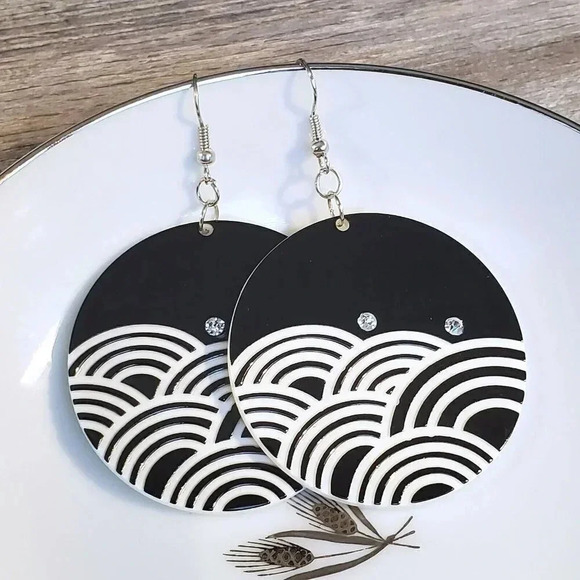 Vintage Y2K White Black Lucite Austrian Crystal Abstract Big Waves Earrings - Picture 7 of 9
